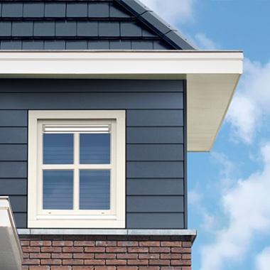 Moderne woning met kunststof potdeksel gevelbekleding in horizontale planken, voor een onderhoudsarme en stijlvolle uitstraling