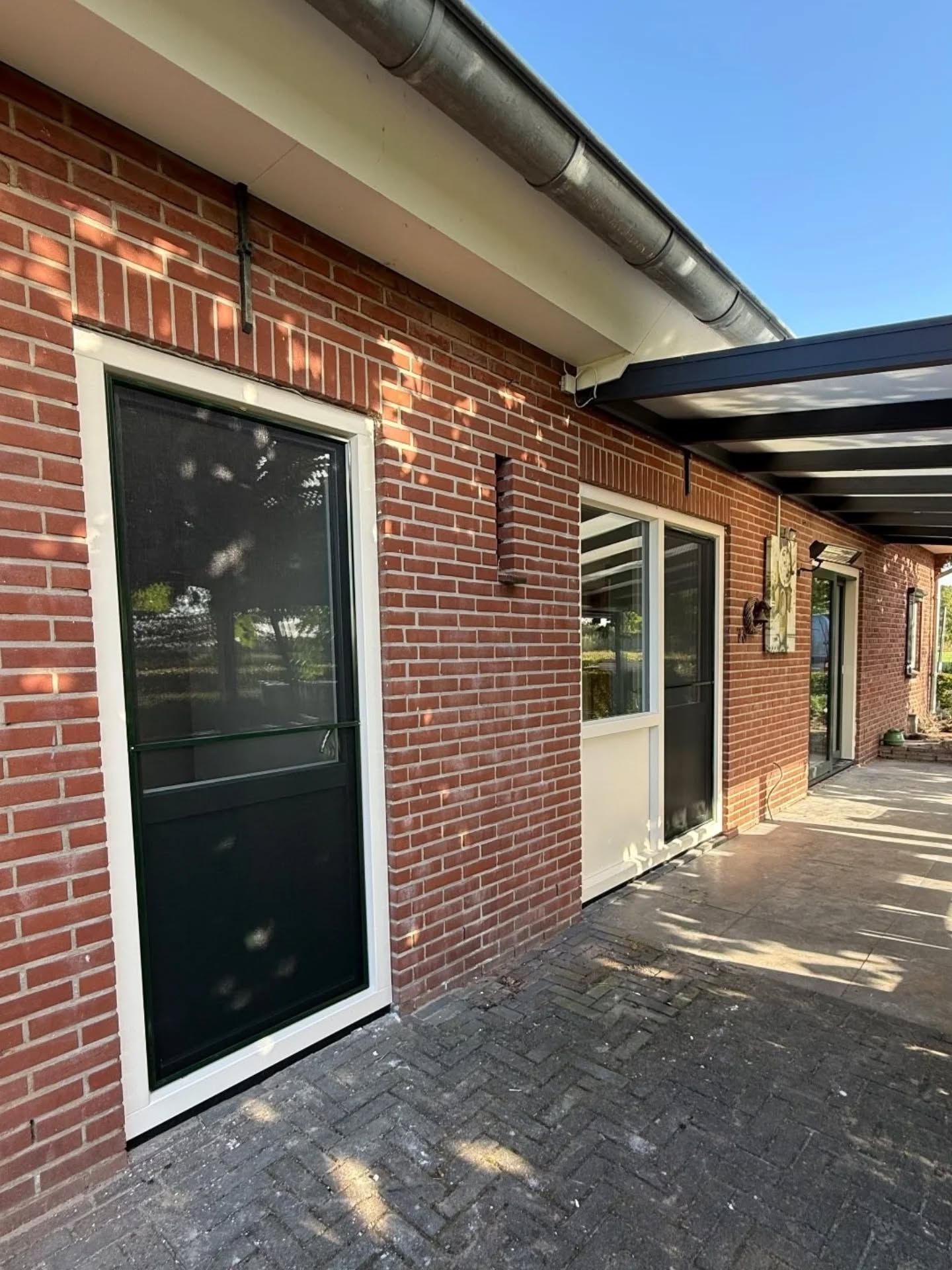 Media Holten kunstof deuren en schuifpui Ecokozijnen